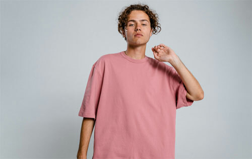 Person wearing a mauve pink-colored oversized t-shirt.